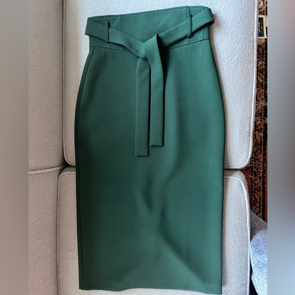 High-waisted green pencil skirt
